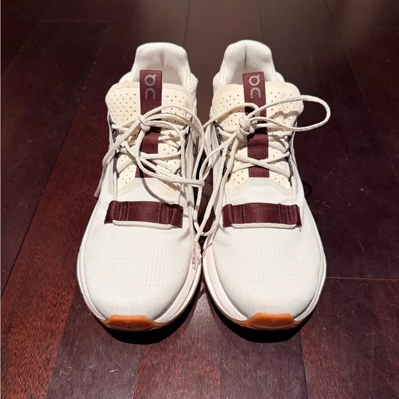 On Cloudnova2 (ice/mulberry) - Picture 4 of 6